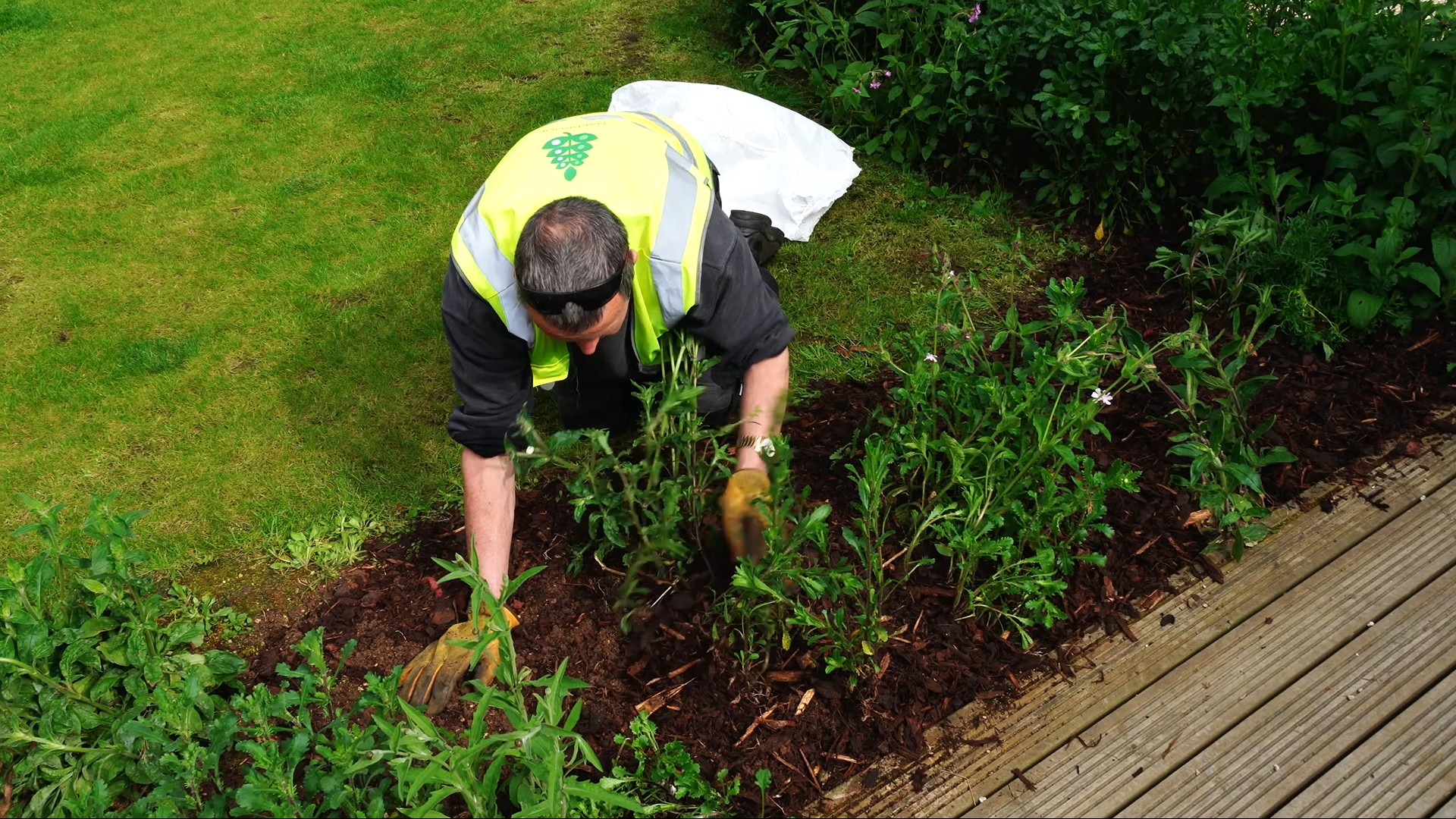 Highlighting landscaping and commercial solutions for Oakbrook Services - Fenti Marketing